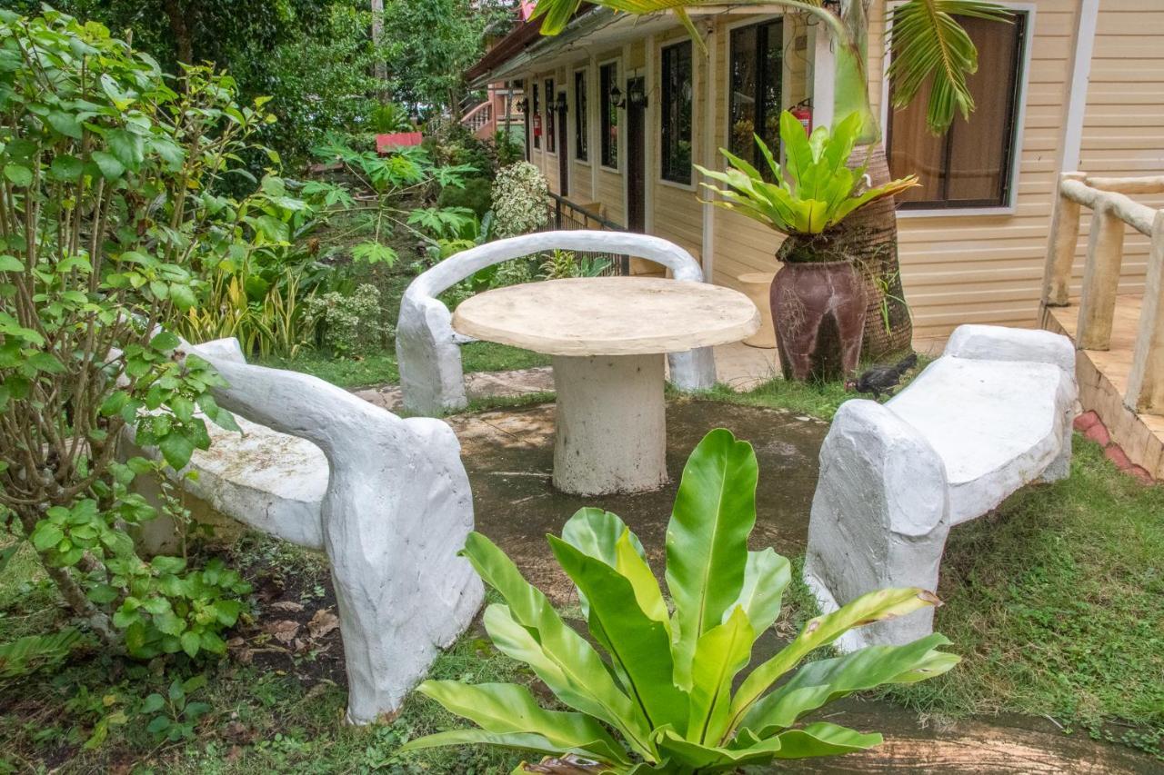 Almira Diving Resort- 邦劳 外观 照片